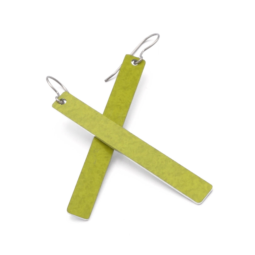 Charteuse color rod bar earrings by ColorUpLife.